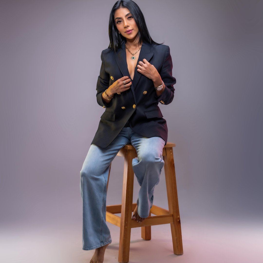 Alejandra Morales Romero, Salón de uñas premium